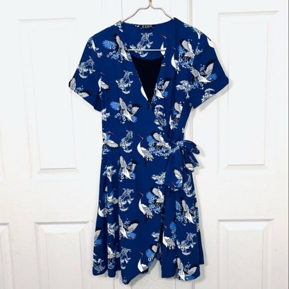 Dollz & Dames Blue Wrap Dress All Over Bird Print Cranes Size Small - Picture 15 of 15